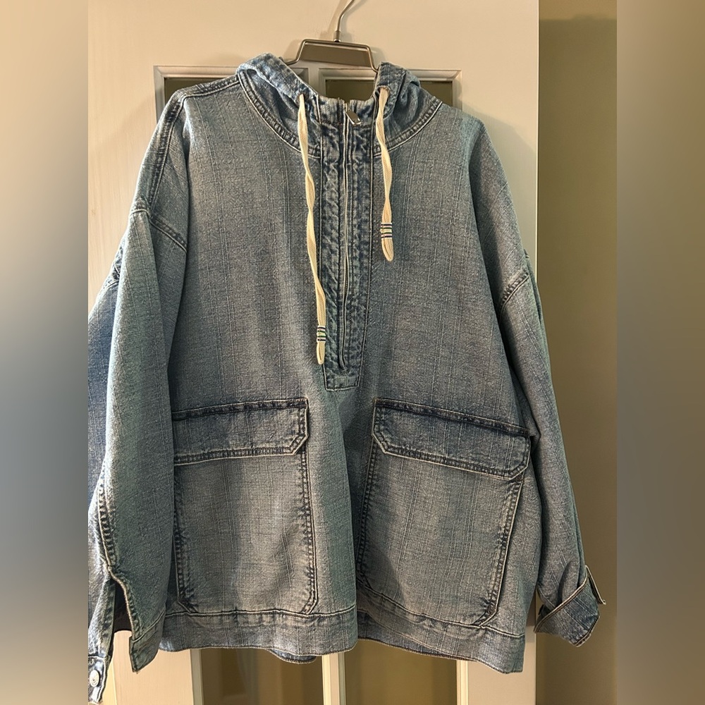 Free People denim pullover anorak. Worn 1x. Excellent like new condition sz. XL